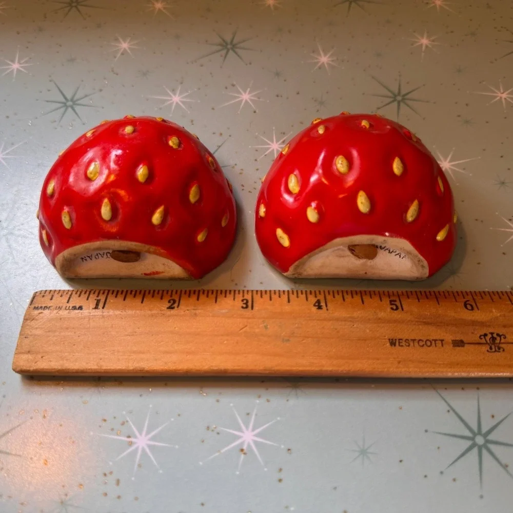 Vintage‎ Strawberry Salt & Pepper Shaker Set Ceramic Kitsch Kitchen Cottagecore